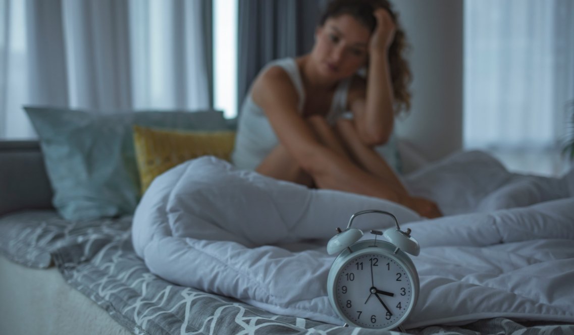 Perché in estate dormi peggio (e cosa puoi fare davvero)