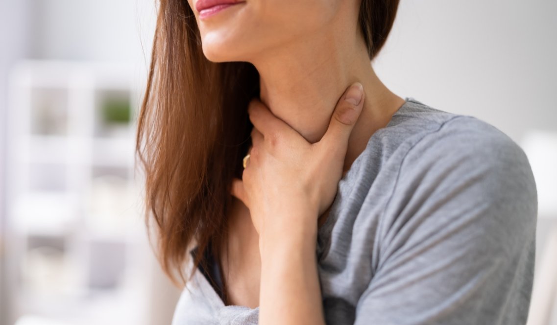 Come capire se le placche in gola sono virali o batteriche?