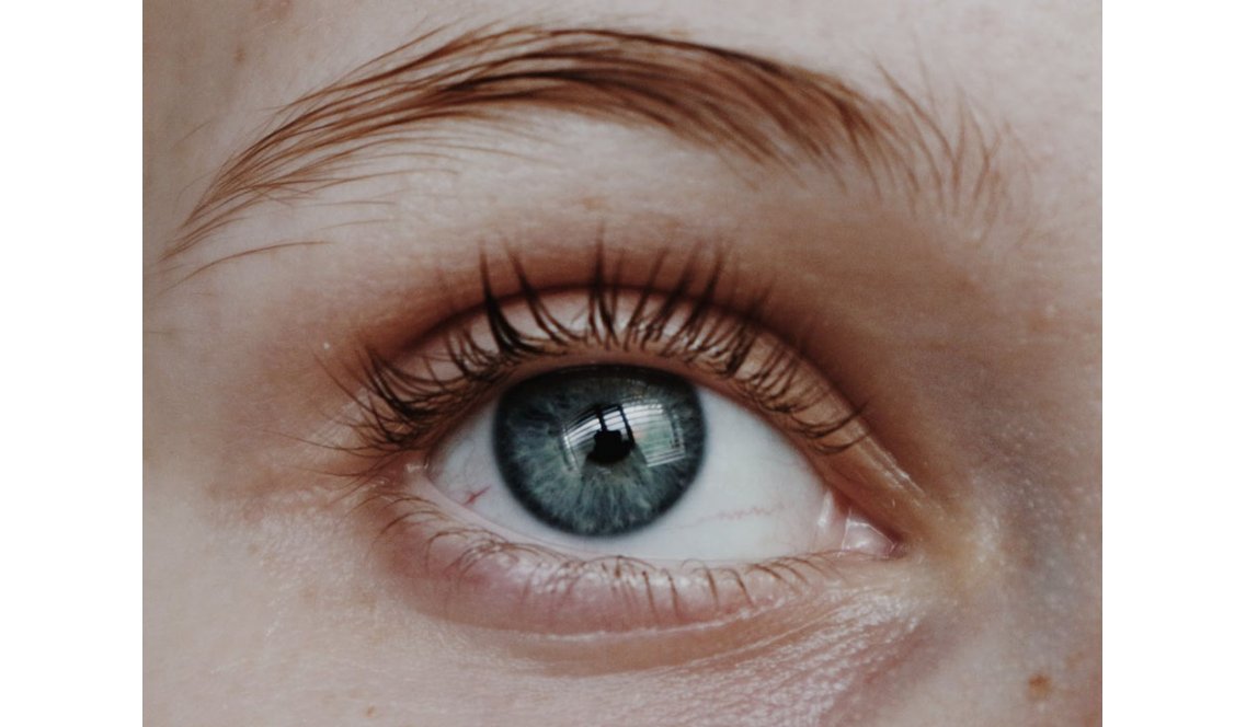 Sensazione di corpo estraneo nell’occhio: Cosa fare? Ci sono rimedi naturali